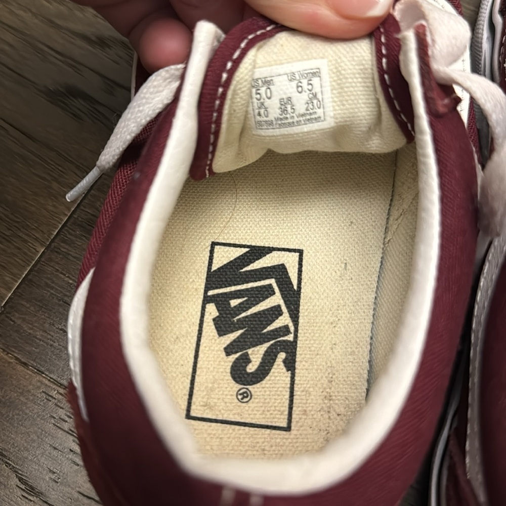 Vans - Picture 3 of 5